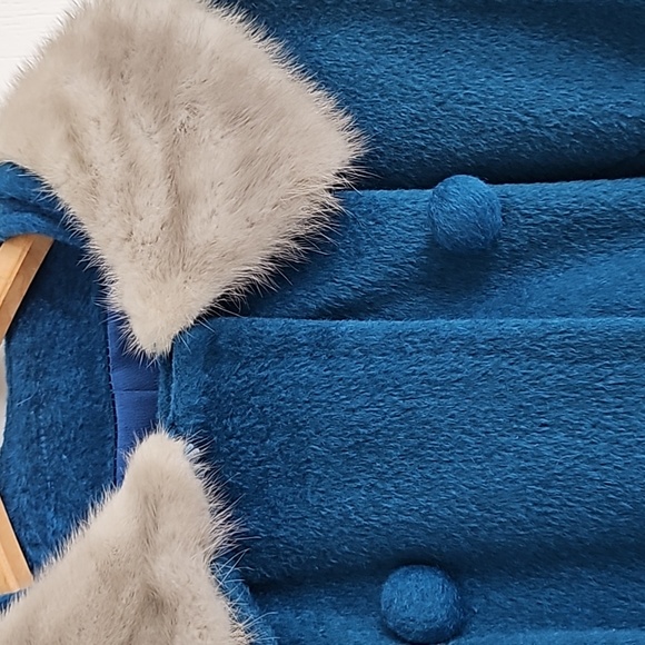 Gorgeous VINTAGE Fur Collar Teal Blue Coat - Picture 2 of 4